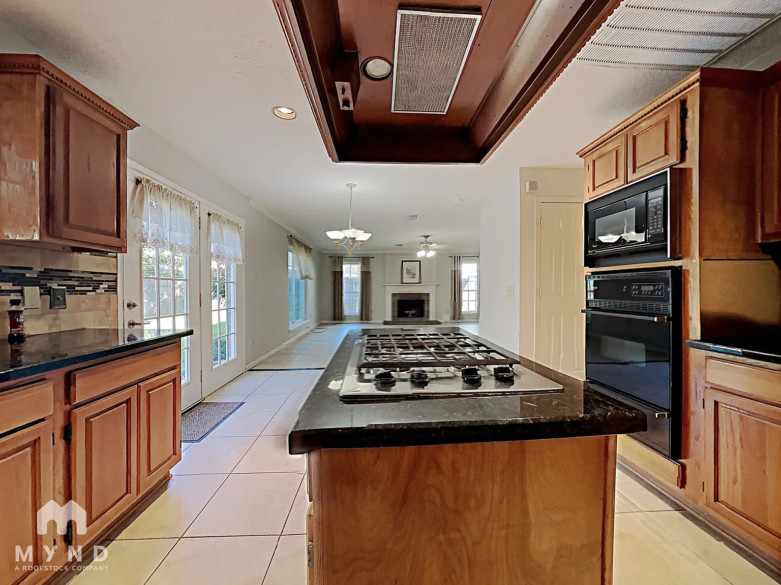 4 bed, 3.5 bath, 2590 sqft, $2,395 — Photo 3