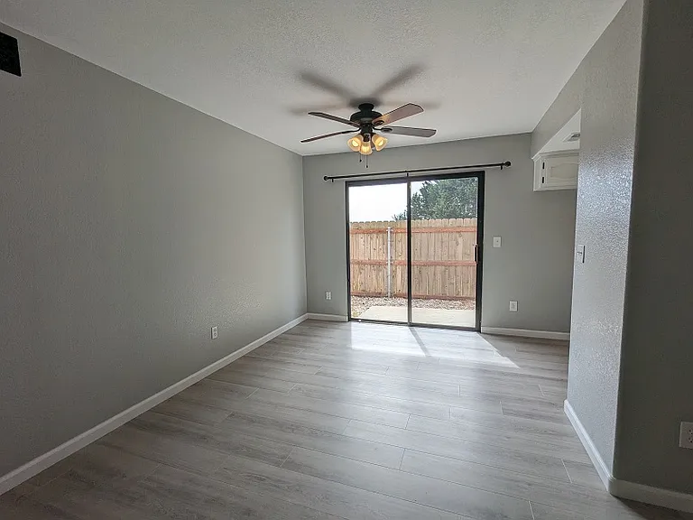 1277 Belridge St #1B — Photo 6