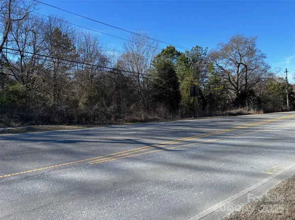 2015 Mountain Island Hwy, Mount Holly, NC 28120