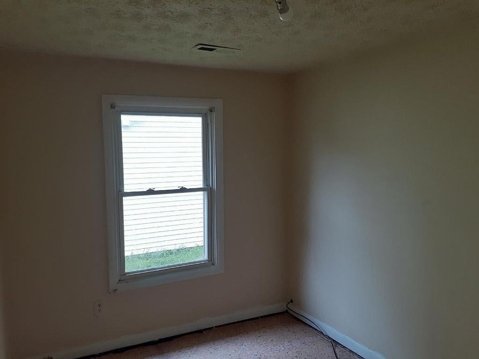 2nd image of 153 Settlers Landing Rd