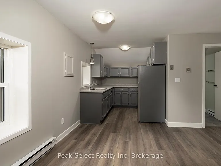 32 Victoria St W #C — Photo 5