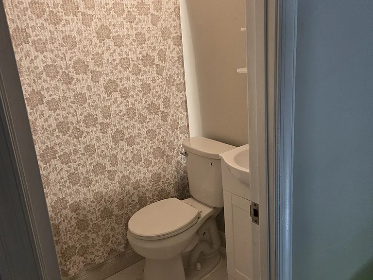 550 West Ct — Photo 6