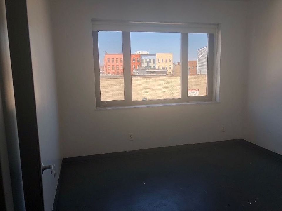1st image of 318 Maujer St #3
