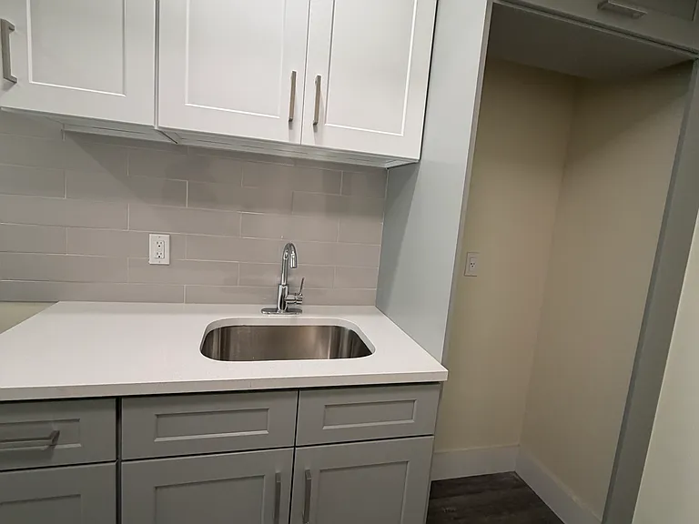 2512 Bronx Park E #A — Photo 8