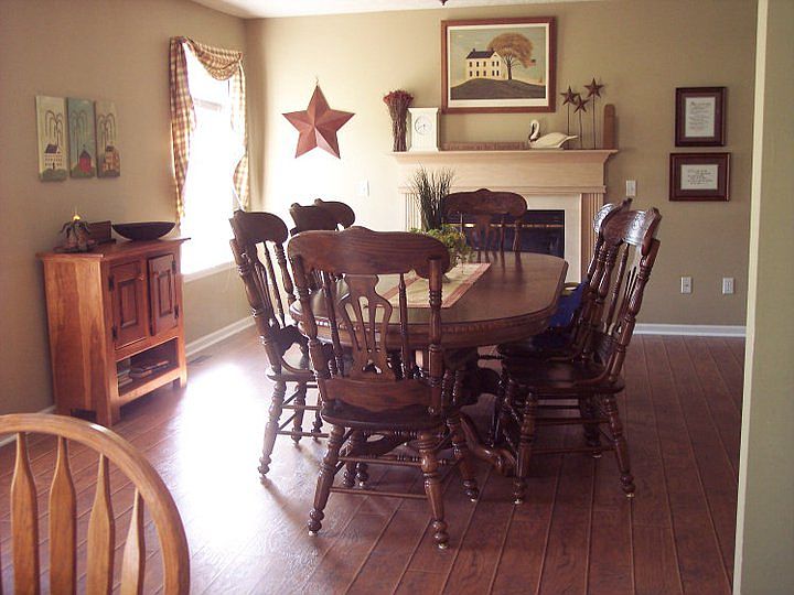 Dining room with laminate floor