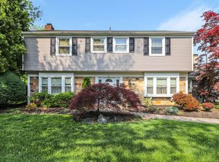 22 Cymbeline Dr, Old Bridge, NJ 08857