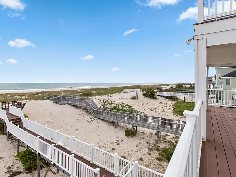 863 Dune Rd — Photo 36