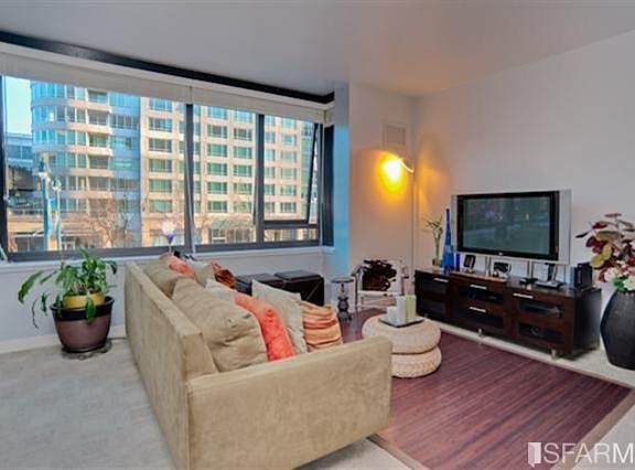3rd image of 260 King St Unit 261