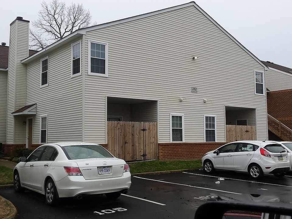 1st image of 212 Quarter Trl APT B