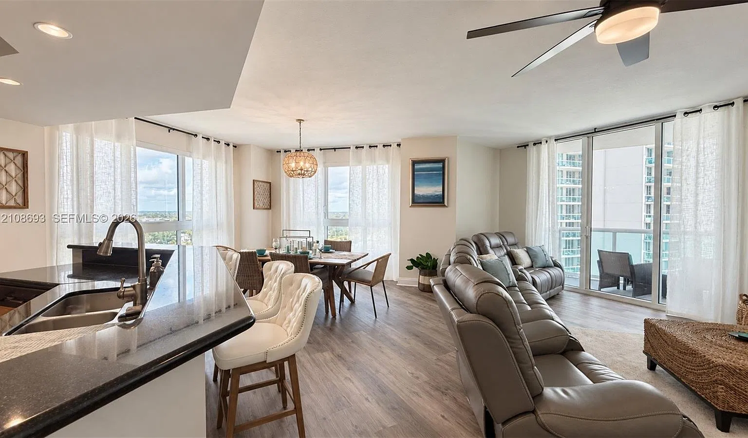 3 bed, 3.0 bath, 2079 sqft, $4,200 — Photo 4
