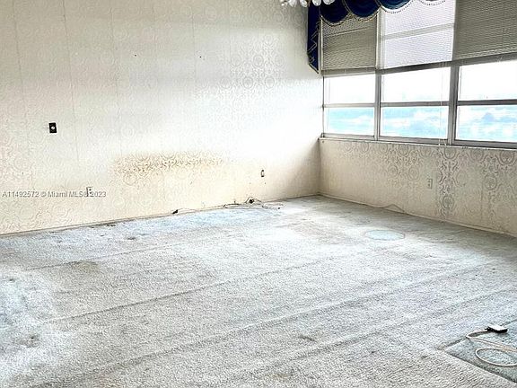 4th image of 1301 Miami Gardens Dr #1725W