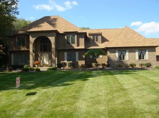 2711 Oak Forest Dr, Niles, OH 44446