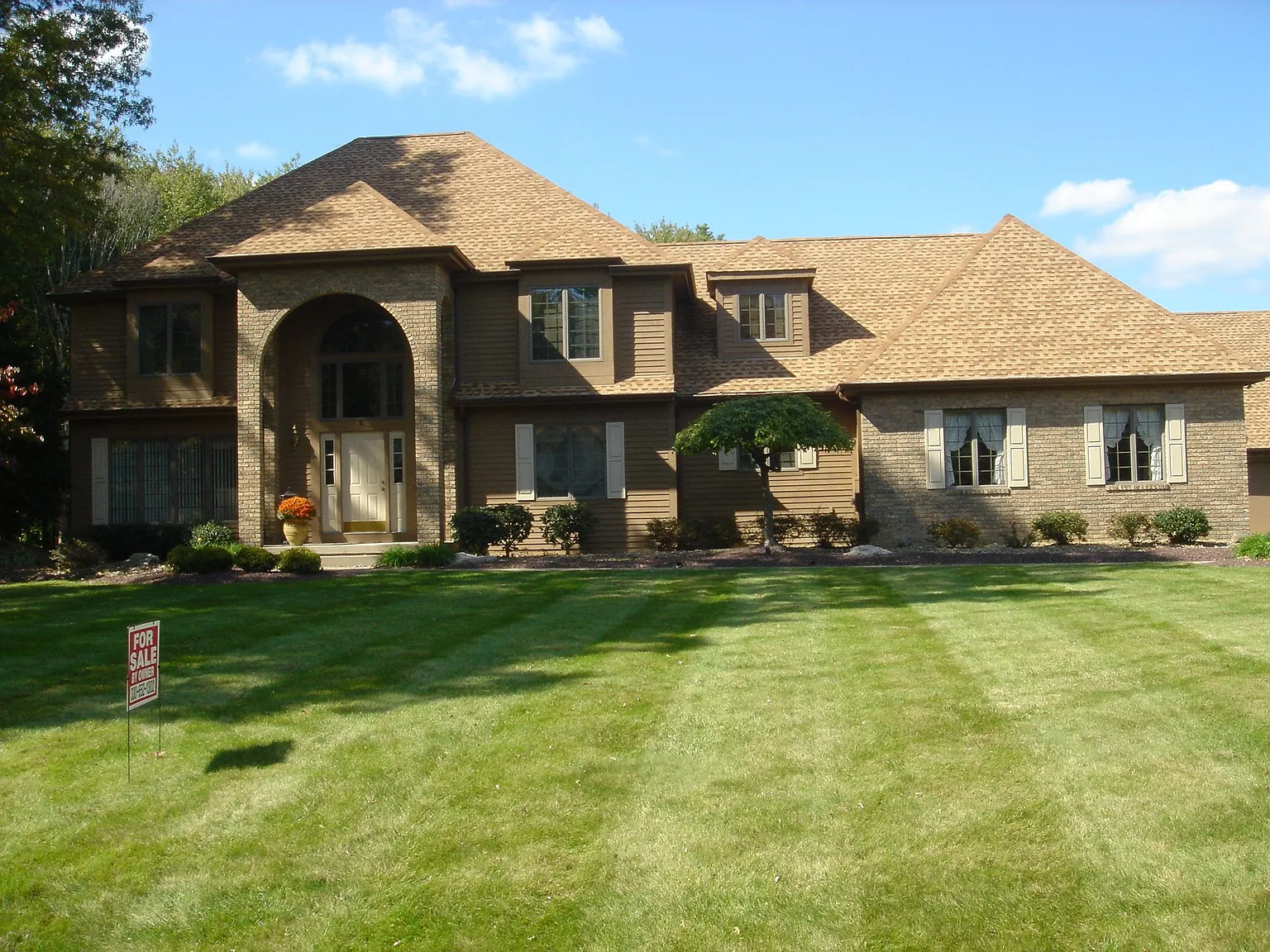 2711 Oak Forest Dr photo 1