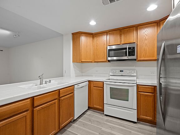 3rd image of 809 Auzerais Ave Unit 233