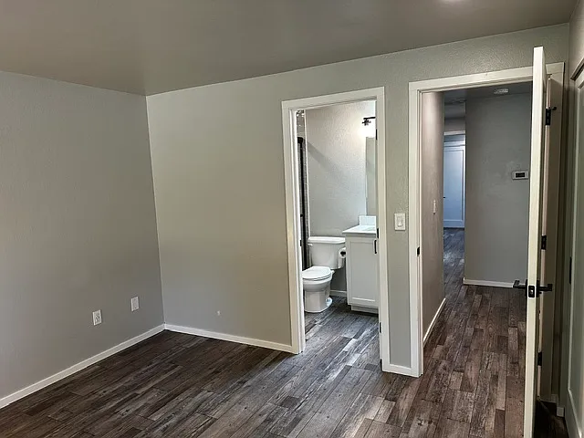 Master Bedroom with En Suite 
1 3/4 Bathroom with Skylight