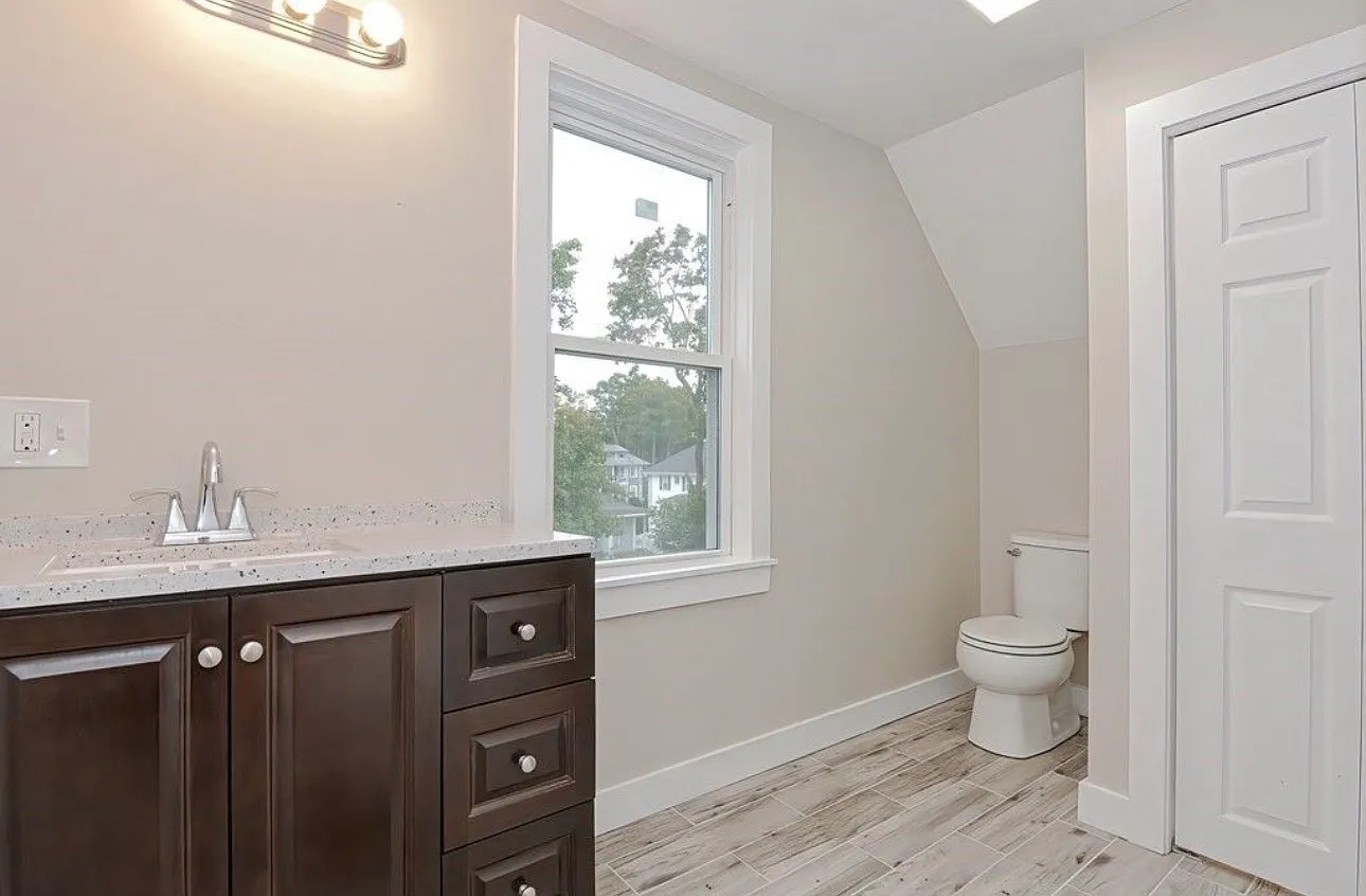 370 West St — Photo 3