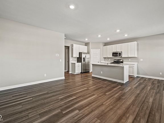3rd image of 2061 W 171st St
