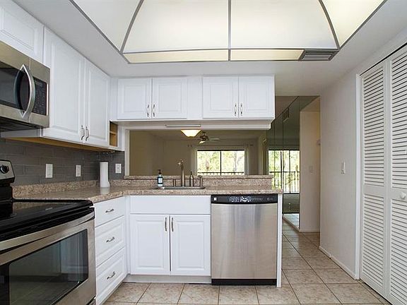 5th image of 102 E Cypress Ct #2