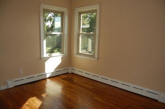 2nd image of 703 Jenkins St