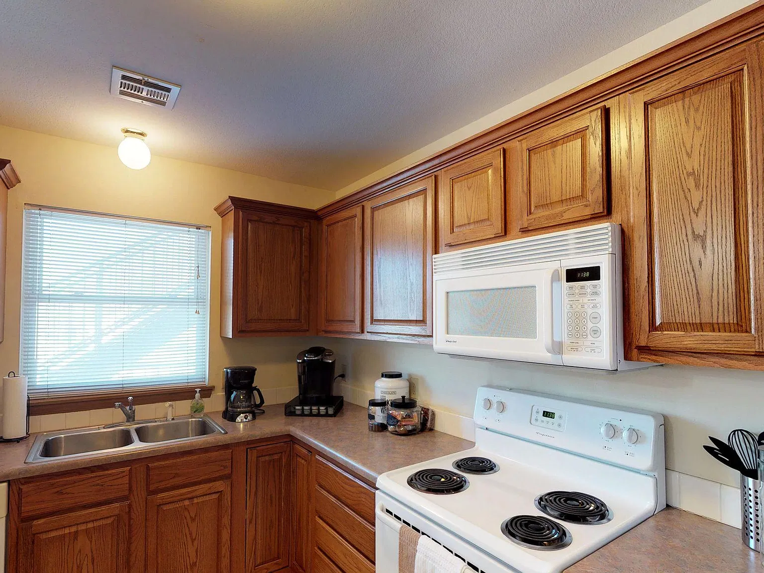 2 bed, 844 sqft, $980 — Photo 3
