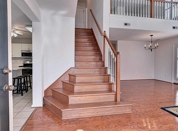 3rd image of 209 Crystal Ln