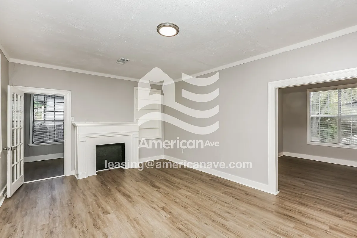 926055_002_wm_-_living_room_13144251.jpg - 353 E Ridgeway St