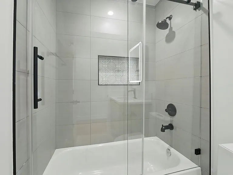 8234 Blackburn Ave #8236-1/2 — Photo 34