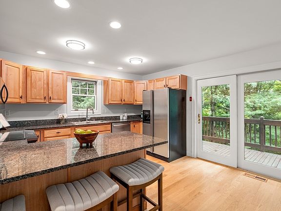4th image of 79 Beecher Pl #5