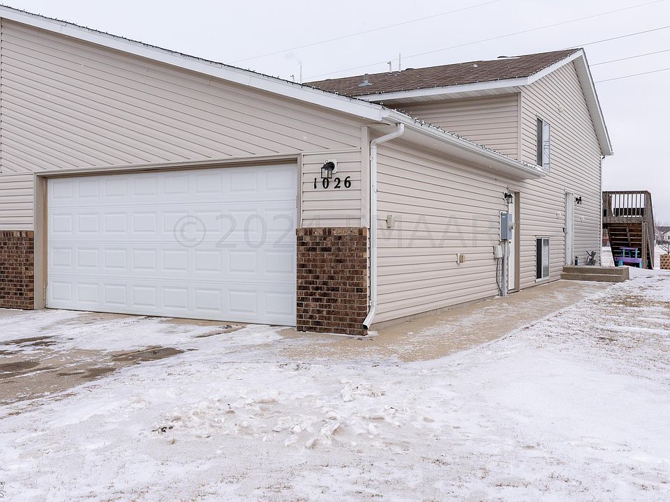 1st image of 1026-38 1/2 Ave W