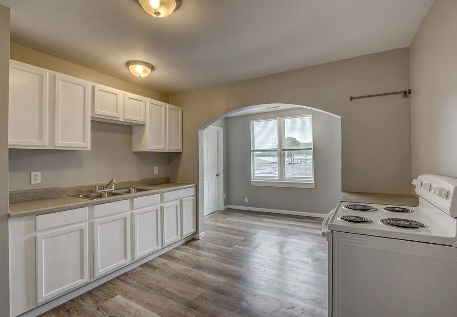 1 bed, 1.0 bath, $955 — Photo 3