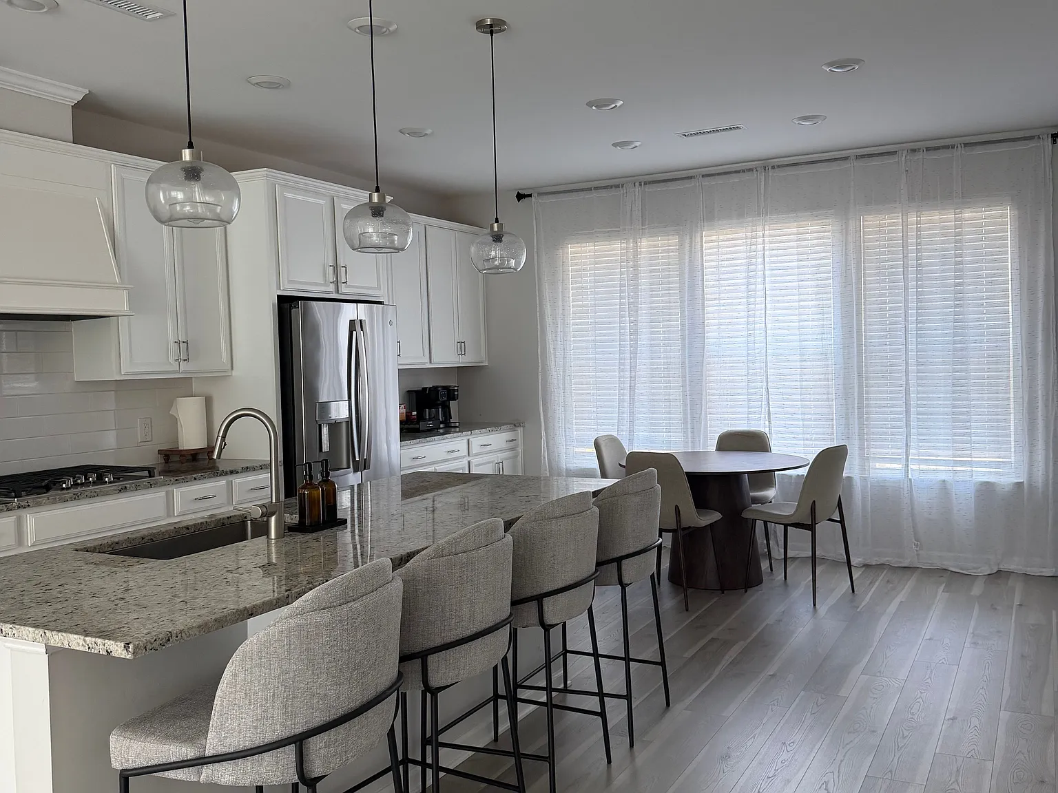 3 bed, 3.5 bath, 2227 sqft, $3,300 — Photo 2