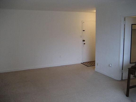 5th image of 1111 Arlington Blvd #600
