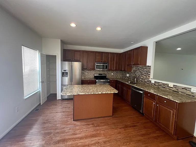 540 Van Dyke Cir — Photo 7