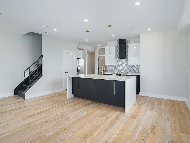 2731 W Jefferson St #4 — Photo 7