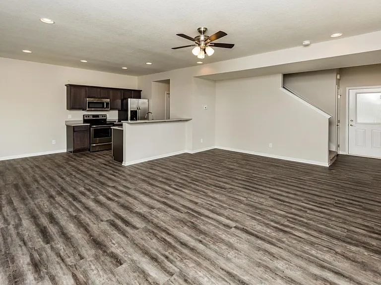 806 SE Crossings Ln — Photo 5