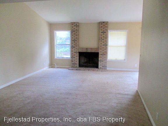 3rd image of 864 N Rose St