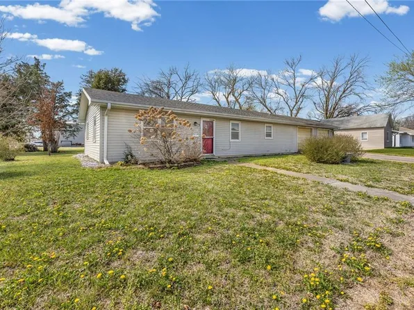 3 W Douglas St, Iola, KS 66749