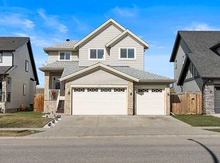 409 E Kinniburgh Blvd, Chestermere, AB T1X 0P4