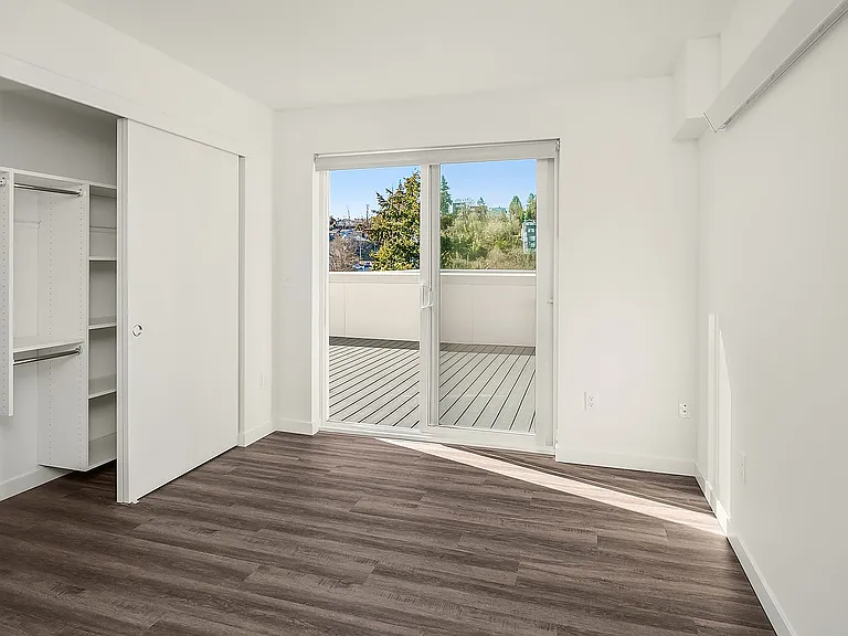 Traditional 1 Bedroom - bedroom image - 401