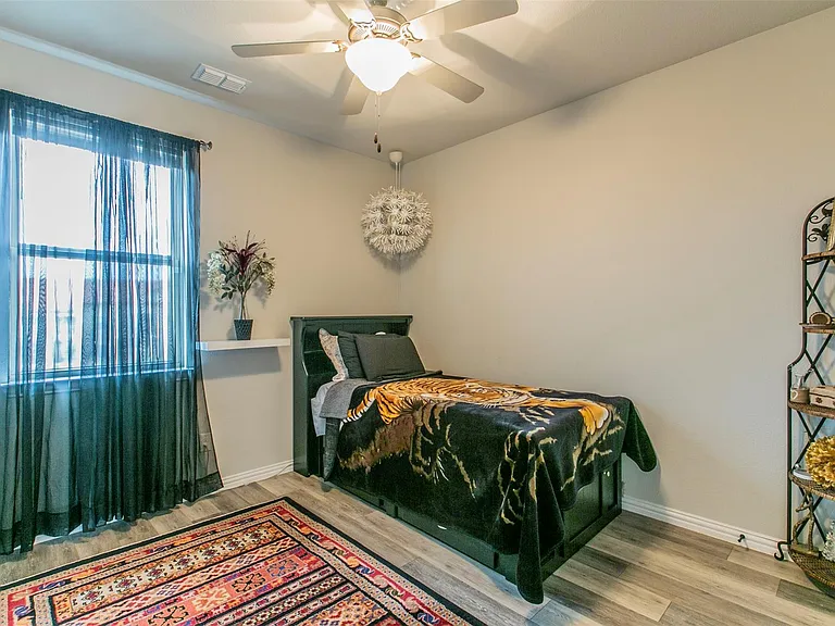 1015 Zachary Way — Photo 10