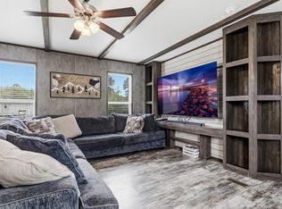 428 W Pine Ave, Winnie, TX 77665