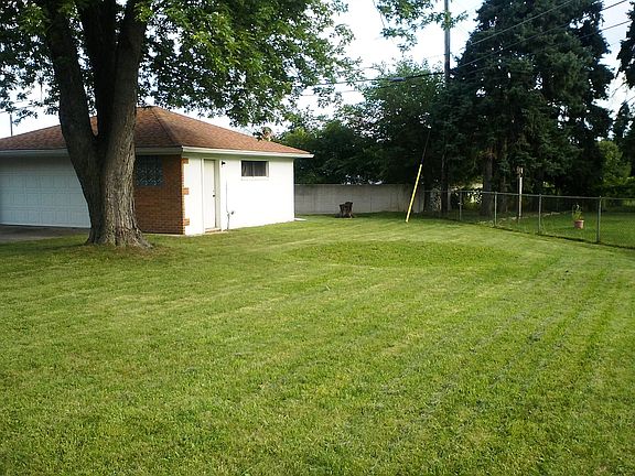 4th image of 21524 Hillside Dr