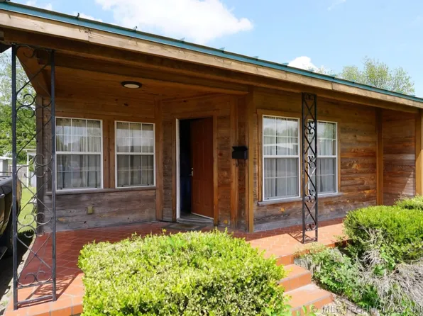 718 E 15th St, Ada, OK 74820
