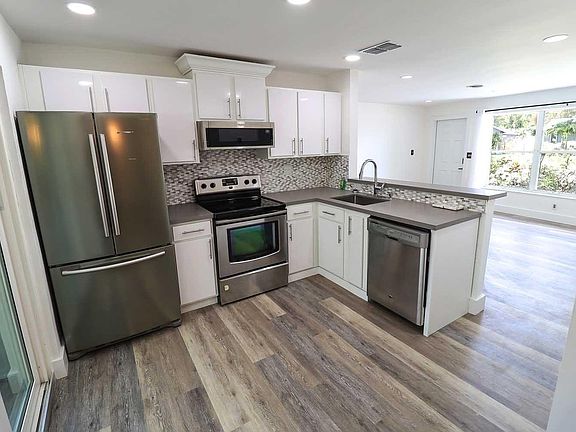5th image of 3010 NE 11th Avenue