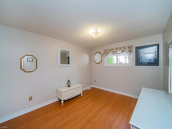 5th image of 3 Herrick Ave