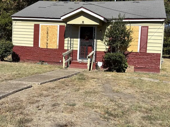 2032 Spruce St, Greenville, MS 38703