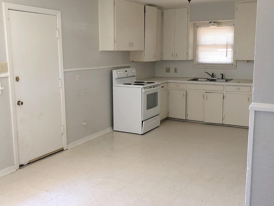 2nd image of 806 San Carlos St
