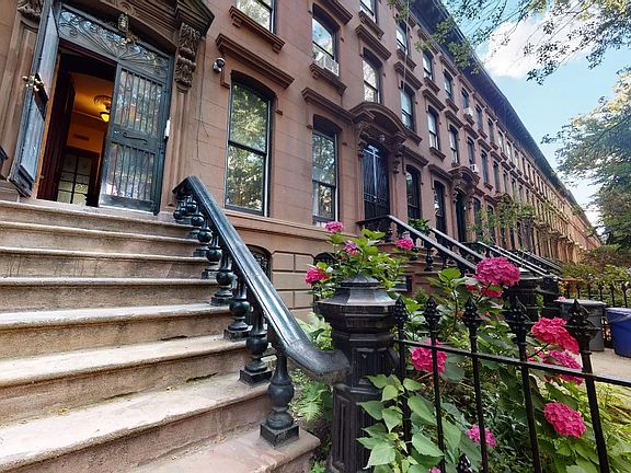 2nd image of 426 Vanderbilt Ave