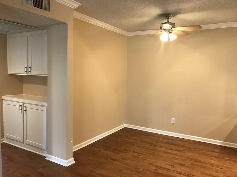Rolling Ridge Apartments — Photo 6