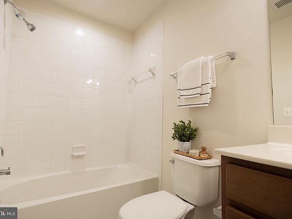 5th image of 15318 Linville Creek Dr